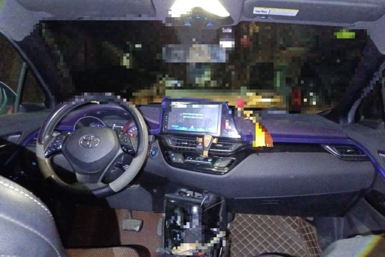 Used Toyota C-HR 2018 2.0L Coolway Leading Edition with Sunroof China VI Standard Center Console