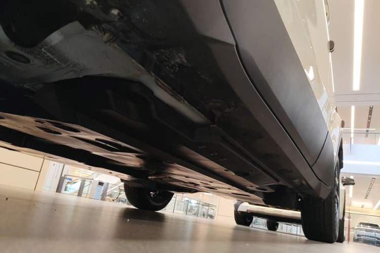Used Toyota C-HR 2018 2.0L Leading with Sunroof China VI Standard Chassis Front Left
