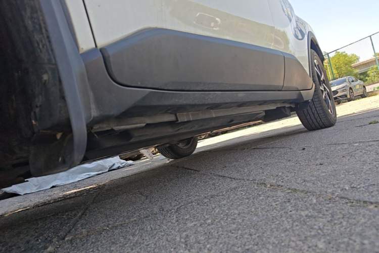 Used Toyota C-HR 2018 2.0L Luxury Sunroof Version China V Emission Standard Chassis Front Left