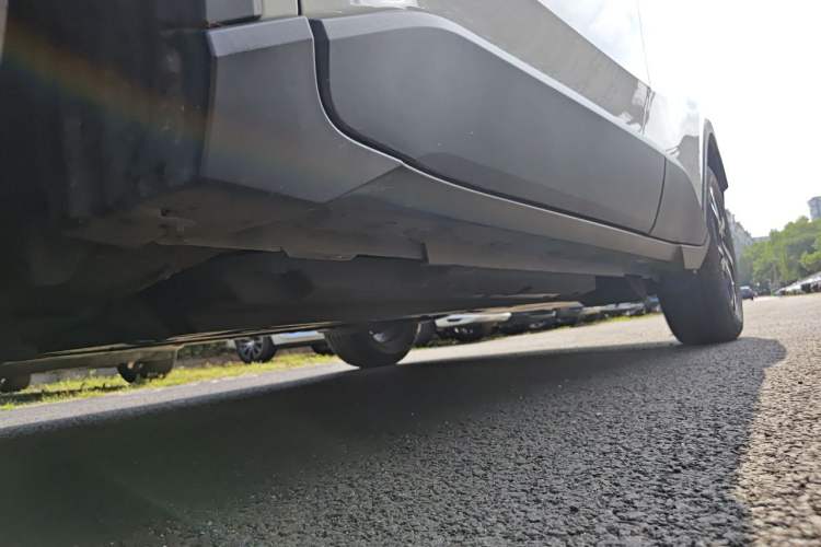 Used Toyota C-HR 2018 2.0L Luxury Sunroof Version China V Emission Standard Chassis Front Left