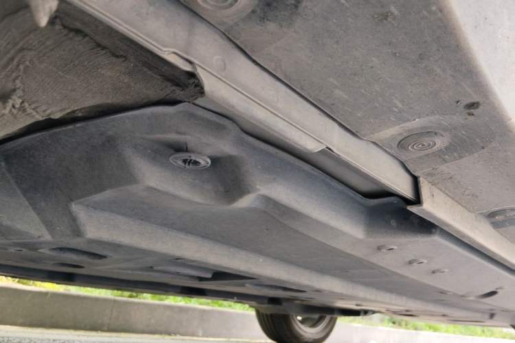 Used Toyota C-HR 2018 2.0L Leading Edition China V-standard Chassis Front Left