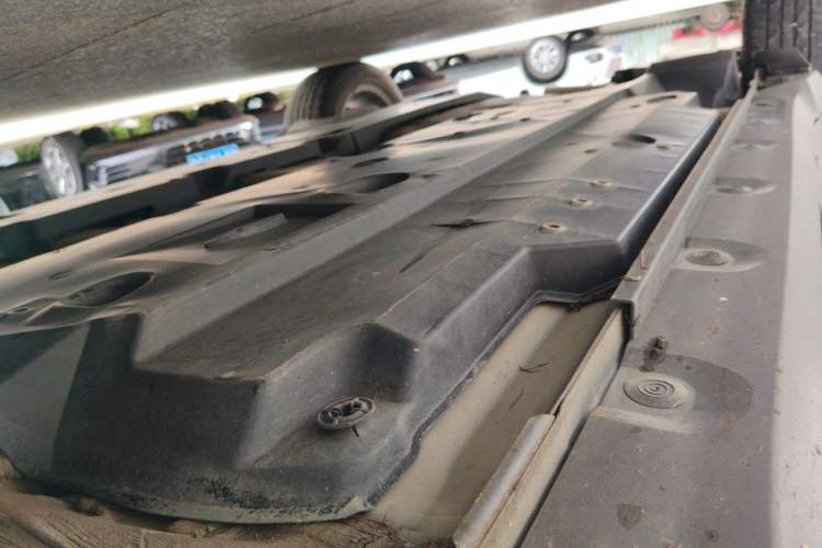 Used Toyota C-HR 2018 2.0L Leading with Sunroof China VI Standard Chassis Front Right