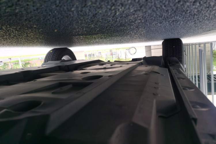 Used Toyota C-HR 2018 2.0L Leading with Sunroof China VI Standard Chassis Front Right