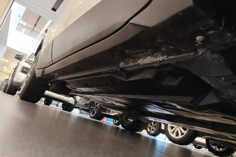 Used Toyota C-HR 2018 2.0L Leading with Sunroof China VI Standard Chassis Front Right