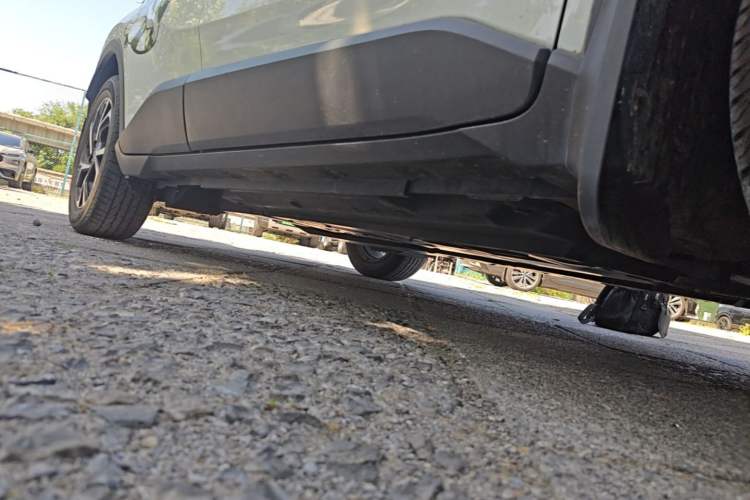Used Toyota C-HR 2018 2.0L Luxury Sunroof Version China V Emission Standard Chassis Front Right