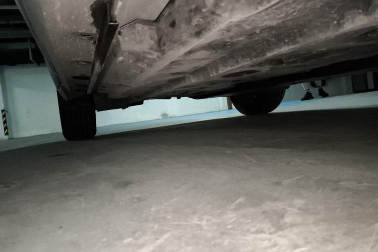 Used Toyota C-HR 2018 2.0L Luxury Sunroof Version China VI Standard Chassis Front Right