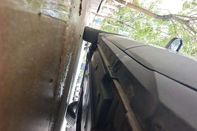 Used Toyota C-HR 2018 2.0L Leading with Sunroof China VI Standard Chassis Front Right