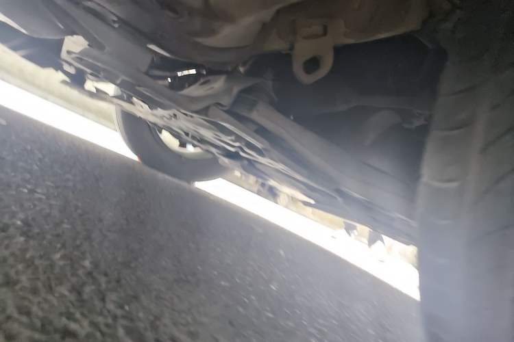 Used Toyota C-HR 2018 2.0L Leading with Sunroof China VI Standard Chassis Front Right