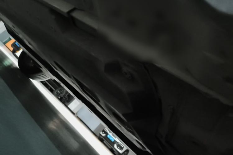 Used Toyota C-HR 2018 2.0L Luxury Sunroof Version China VI Standard Chassis Front Right