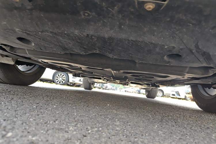 Used Toyota C-HR 2018 2.0L Luxury Sunroof Version China V Emission Standard Chassis Front