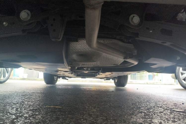 Used Toyota C-HR 2018 2.0L Luxury Sunroof Version China V Emission Standard Chassis Rear