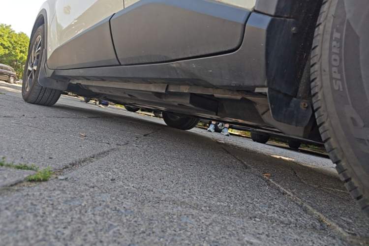 Used Toyota C-HR 2018 2.0L Luxury Sunroof Version China V Emission Standard Chassis Rear Left