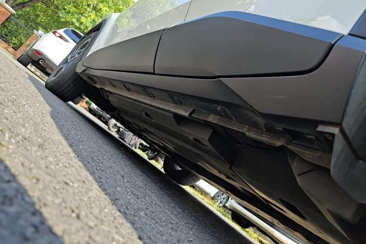 Used Toyota C-HR 2018 2.0L Luxury Sunroof Version China V Emission Standard Chassis Rear Left