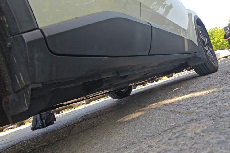Used Toyota C-HR 2018 2.0L Luxury Sunroof Version China V Emission Standard Chassis Rear Right