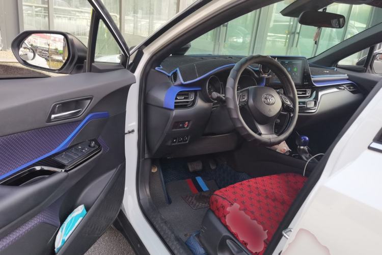 Used Toyota C-HR 2018 2.0L Luxury Edition China V Standard Driver Seat
