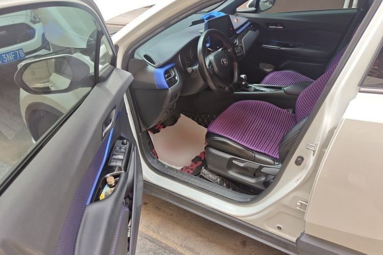 Used Toyota C-HR 2018 2.0L Leading with Sunroof China VI Standard Driver Seat