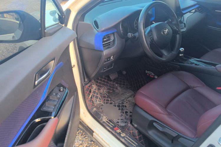 Used Toyota C-HR 2018 2.0L Leading with Sunroof China VI Standard Driver Seat