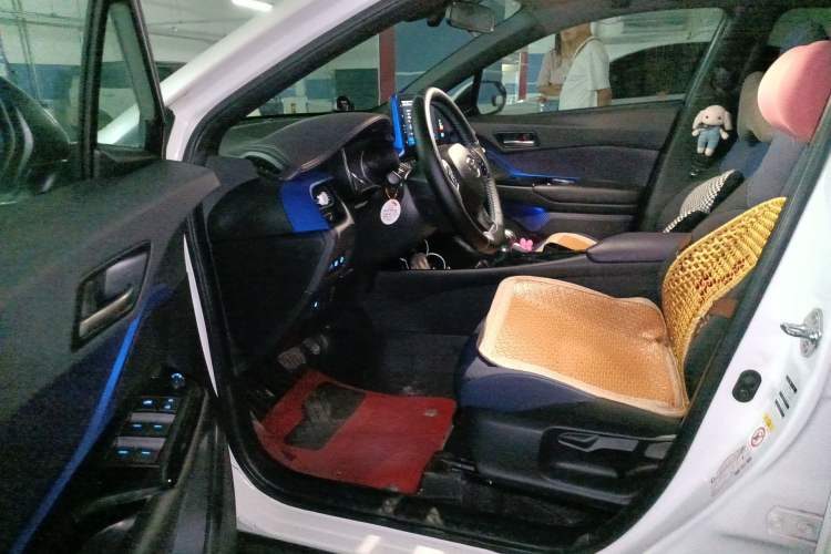 Used Toyota C-HR 2018 2.0L Leading Edition China VI Driver Seat