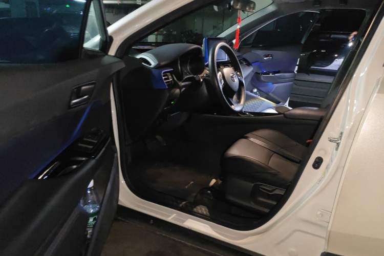 Used Toyota C-HR 2018 2.0L Leading with Sunroof China V Standard Driver Seat
