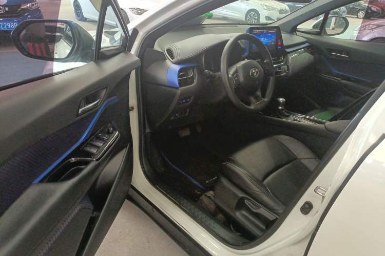Used Toyota C-HR 2018 2.0L Leading with Sunroof China VI Standard Driver Seat