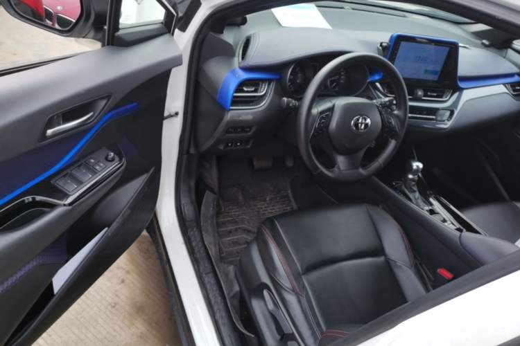 Used Toyota C-HR 2018 2.0L Luxury Edition China VI Standard Driver Seat
