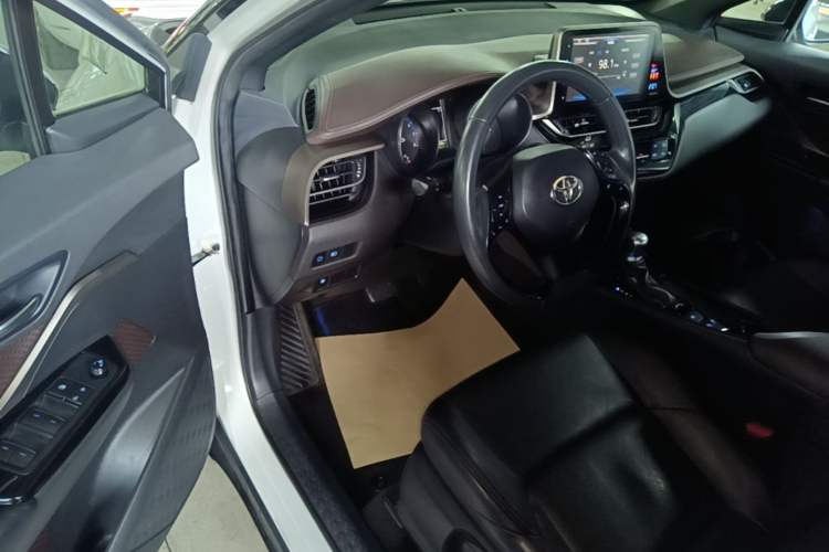 Used Toyota C-HR 2018 2.0L Flagship Version China V Standard Driver Seat