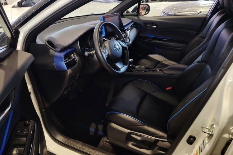 Used Toyota C-HR 2018 2.0L Leading with Sunroof China VI Standard Driver Seat