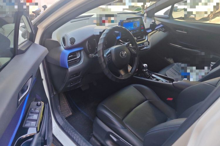 Used Toyota C-HR 2018 2.0L Leading with Sunroof China VI Standard Driver Seat