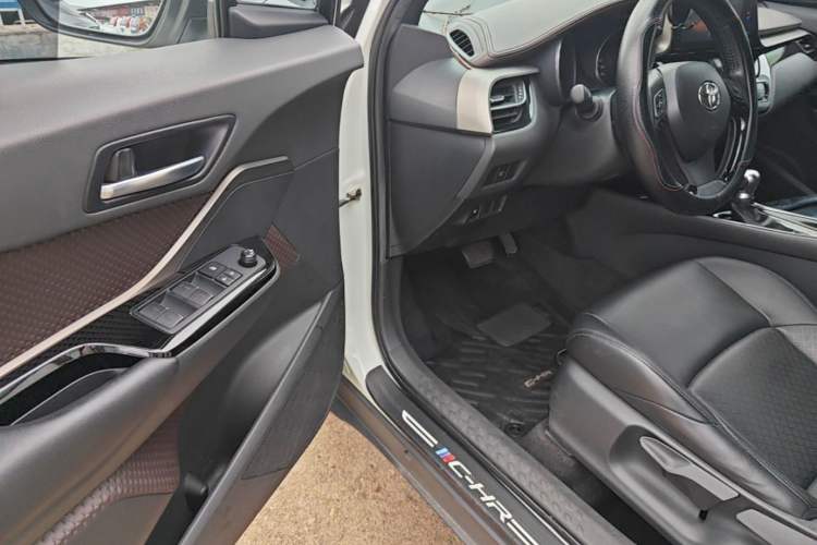 Used Toyota C-HR 2018 2.0L Flagship Version China V Standard Driver Seat