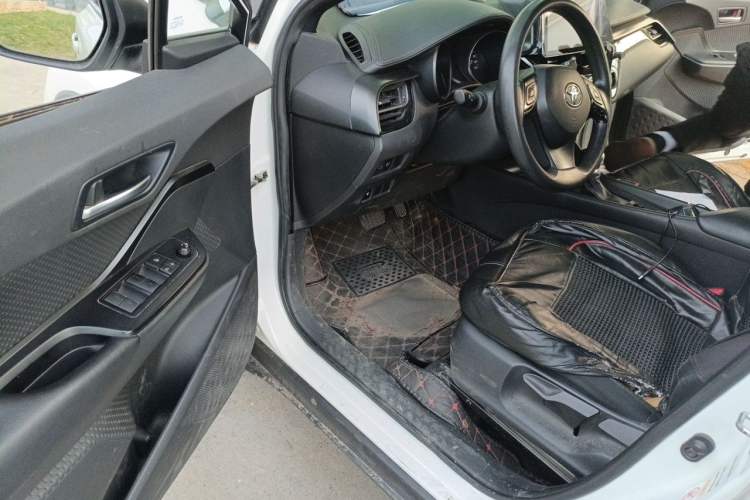 Used Toyota C-HR 2018 2.0L Leading with Sunroof China V Standard Driver Seat