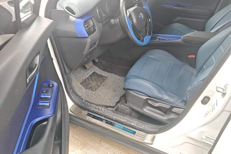 Used Toyota C-HR 2018 2.0L Luxury Edition China V Standard Driver Seat