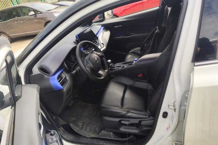 Used Toyota C-HR 2018 2.0L Luxury Edition China VI Standard Driver Seat