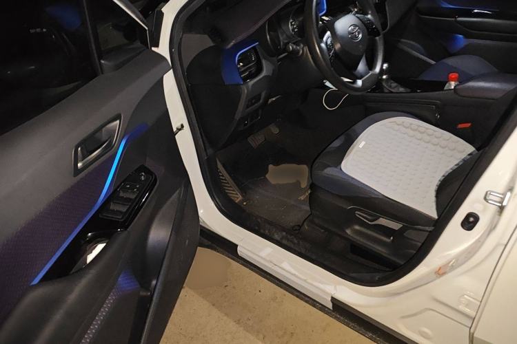 Used Toyota C-HR 2018 2.0L Leading Edition China VI Driver Seat