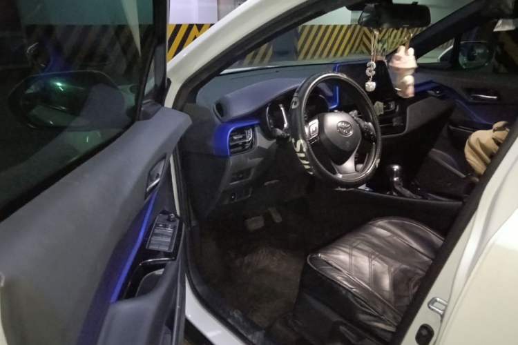 Used Toyota C-HR 2018 2.0L Leading with Sunroof China VI Standard Driver Seat