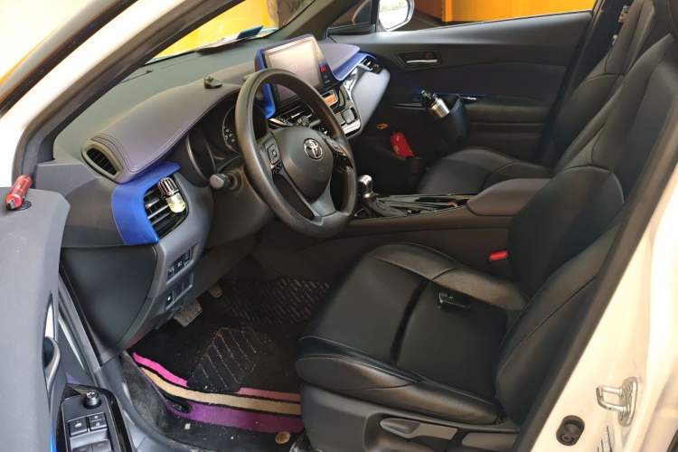 Used Toyota C-HR 2018 2.0L Leading with Sunroof China VI Standard Driver Seat