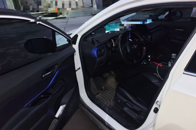 Used Toyota C-HR 2018 2.0L Leading with Sunroof China VI Standard Driver Seat