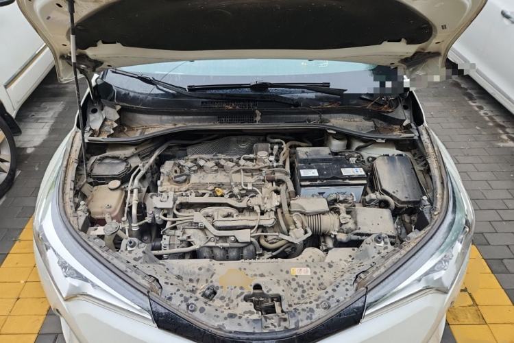 Used Toyota C-HR 2018 2.0L Leading with Sunroof China VI Standard Engine Bay