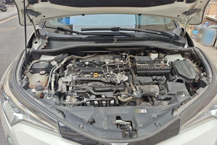 Used Toyota C-HR 2018 2.0L Leading with Sunroof China VI Standard Engine Bay