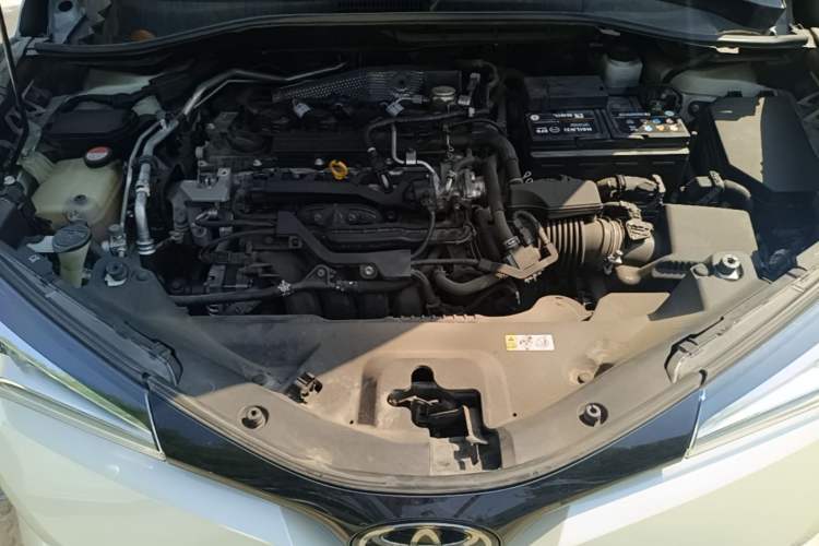 Used Toyota C-HR 2018 2.0L Leading with Sunroof China V Standard Engine Bay