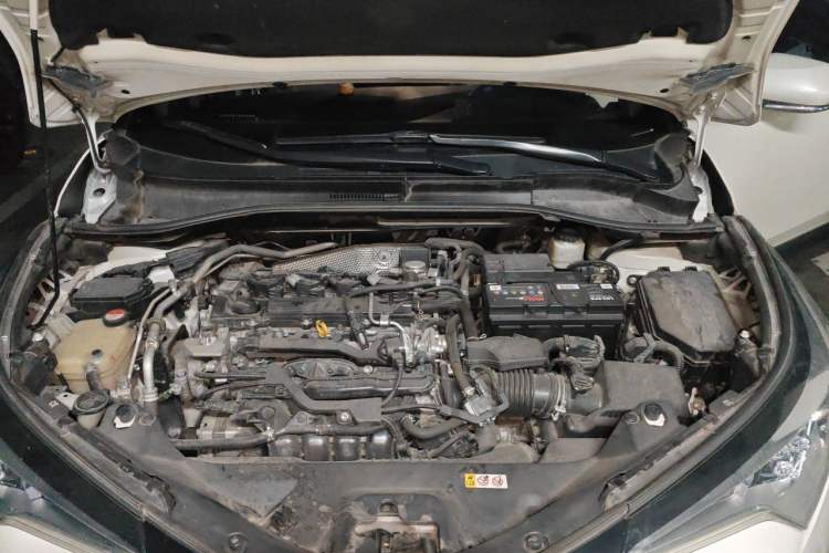 Used Toyota C-HR 2018 2.0L Leading with Sunroof China V Standard Engine Bay