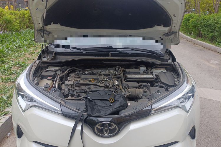 Used Toyota C-HR 2018 2.0L Leading with Sunroof China V Standard Engine Bay