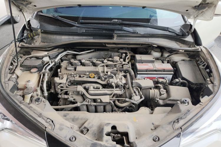 Used Toyota C-HR 2018 2.0L Leading with Sunroof China VI Standard Engine Bay