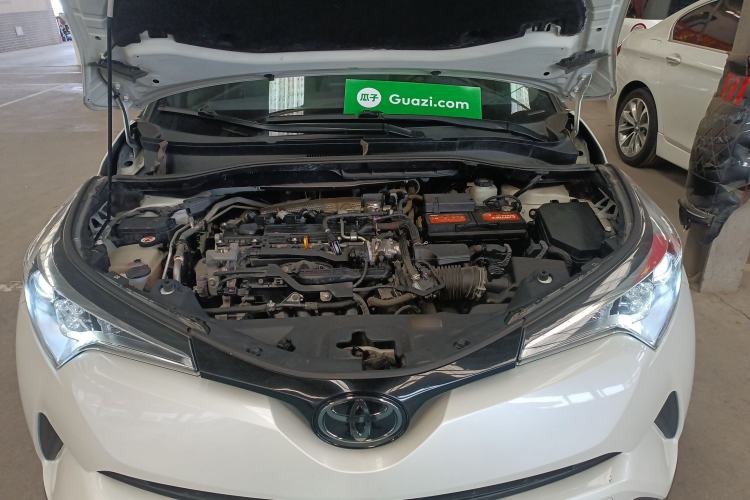 Used Toyota C-HR 2018 2.0L Leading with Sunroof China VI Standard Engine Bay
