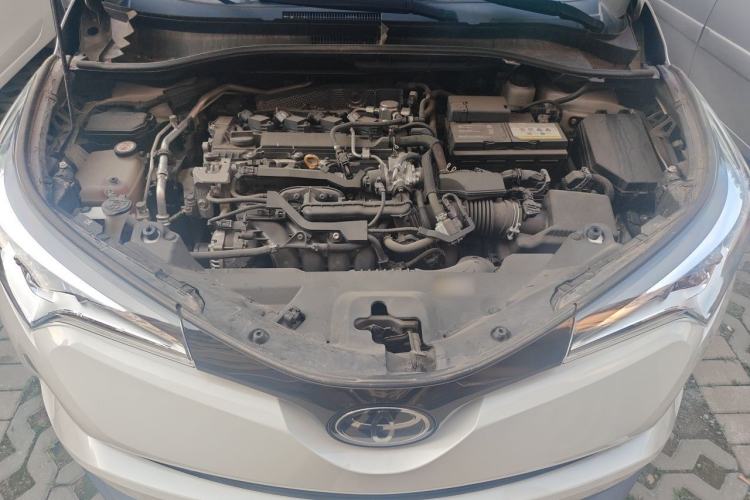 Used Toyota C-HR 2018 2.0L Leading with Sunroof China VI Standard Engine Bay