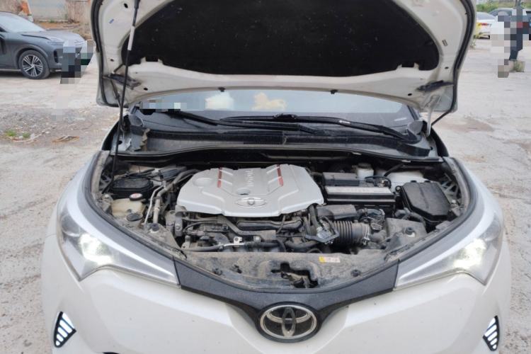 Used Toyota C-HR 2018 2.0L Leading with Sunroof China VI Standard Engine Bay