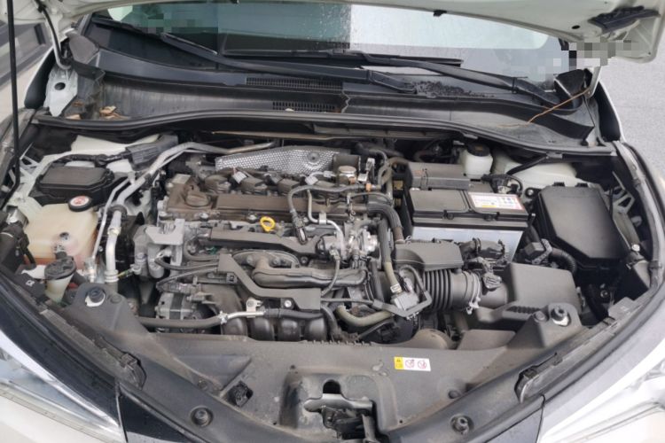 Used Toyota C-HR 2018 2.0L Leading with Sunroof China VI Standard Engine Bay