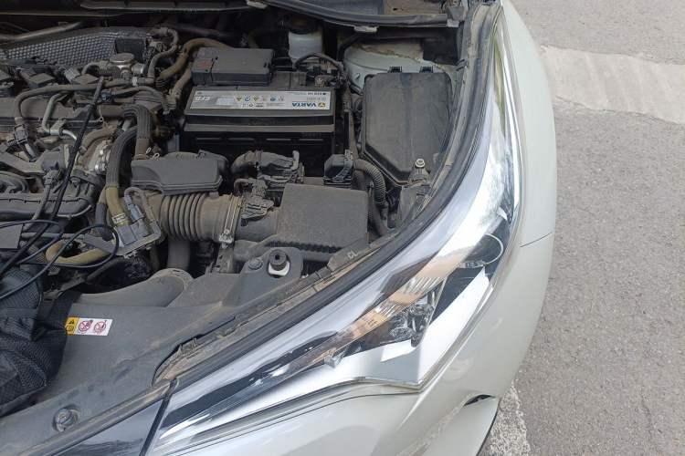 Used Toyota C-HR 2018 2.0L Leading with Sunroof China V Standard Engine Bay Left