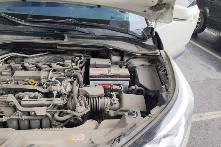 Used Toyota C-HR 2018 2.0L Leading with Sunroof China VI Standard Engine Bay Left