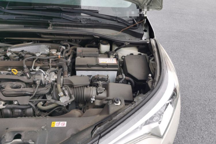 Used Toyota C-HR 2018 2.0L Leading with Sunroof China VI Standard Engine Bay Left