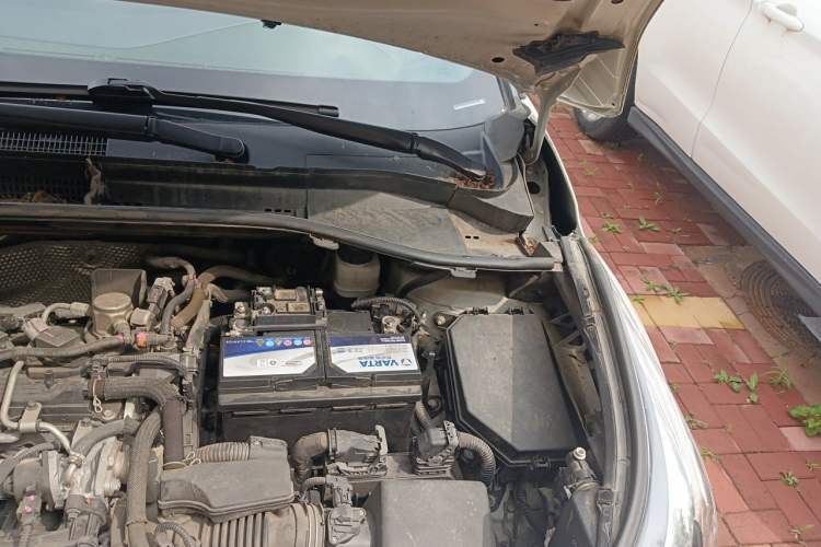 Used Toyota C-HR 2018 2.0L Leading with Sunroof China VI Standard Engine Bay Left